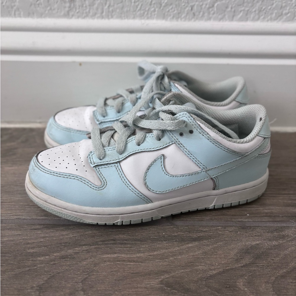Nike Blue and White Sneakers Classic Low-Top Design